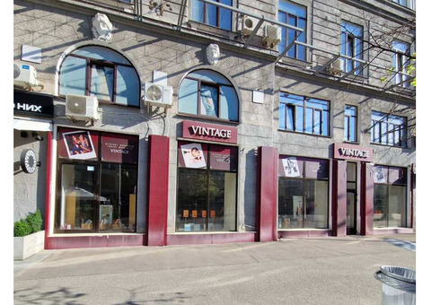 Сдам в аренду помещение 287м2, пл. Конституции 1.