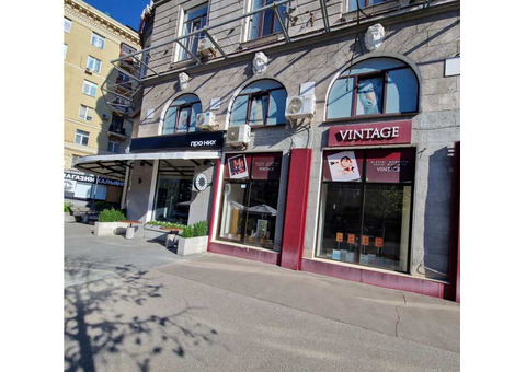 Сдам в аренду помещение 287м2, пл. Конституции 1.